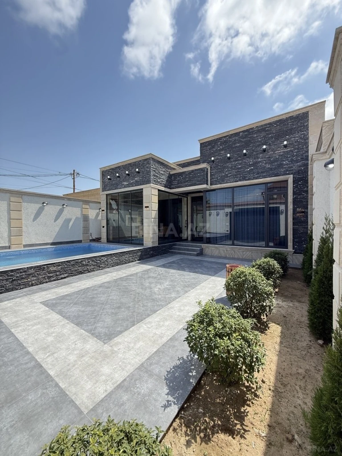Satılır 4 otaqlı həyət evi 140 m²