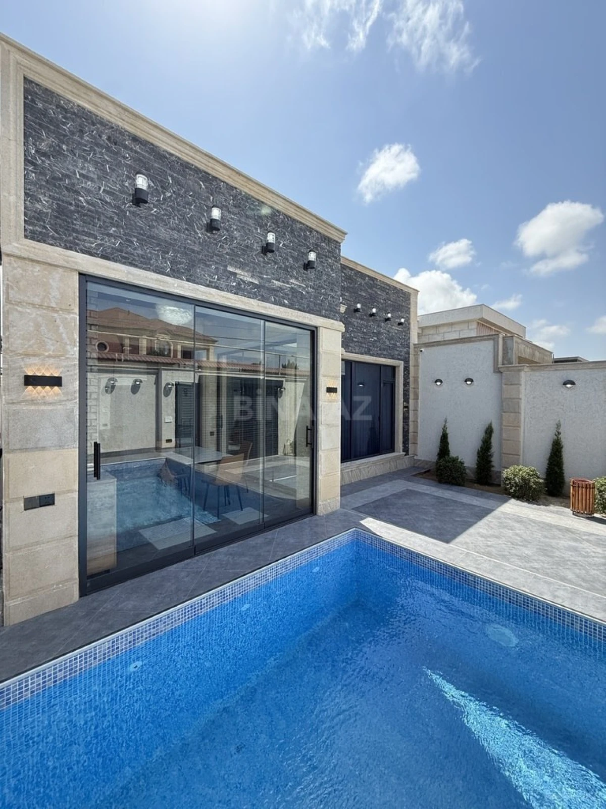 Satılır 4 otaqlı həyət evi 140 m²