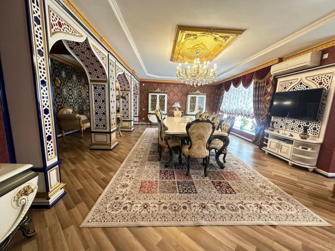 Satılır 8 otaqlı mənzil 365 m²