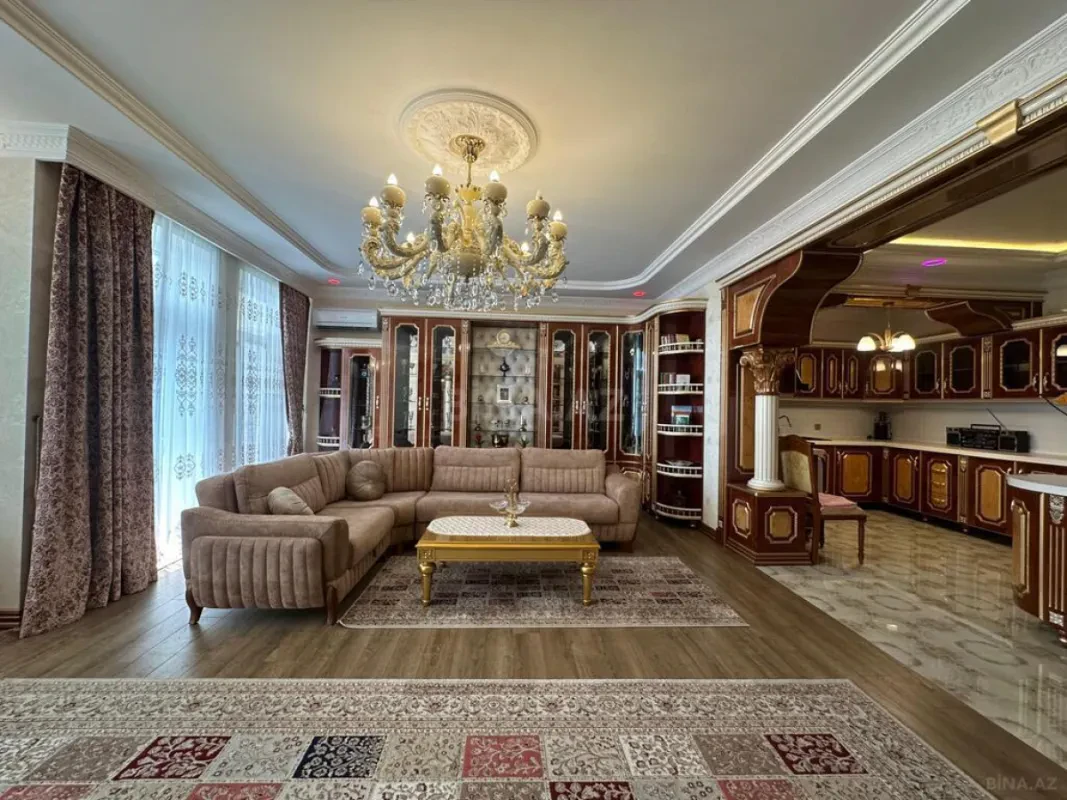 Satılır 8 otaqlı mənzil 365 m²