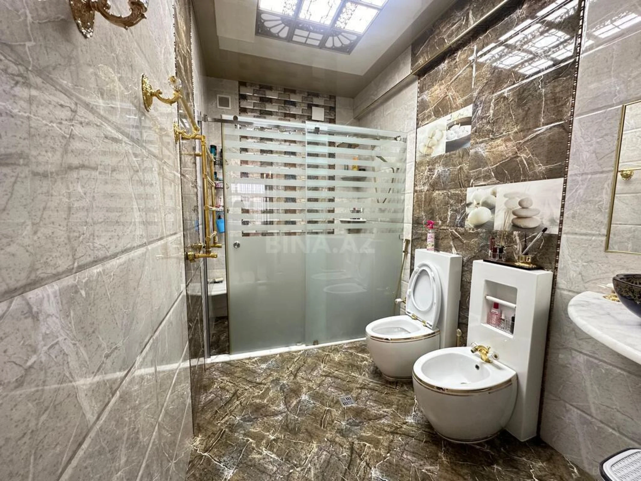 Satılır 8 otaqlı mənzil 365 m²