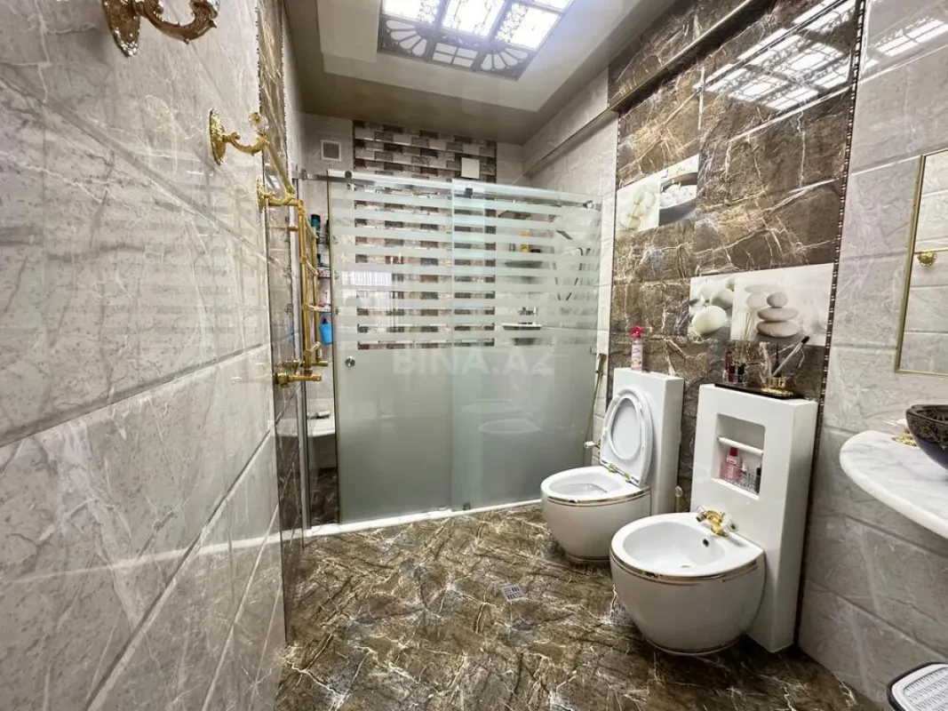 Satılır 8 otaqlı mənzil 365 m²