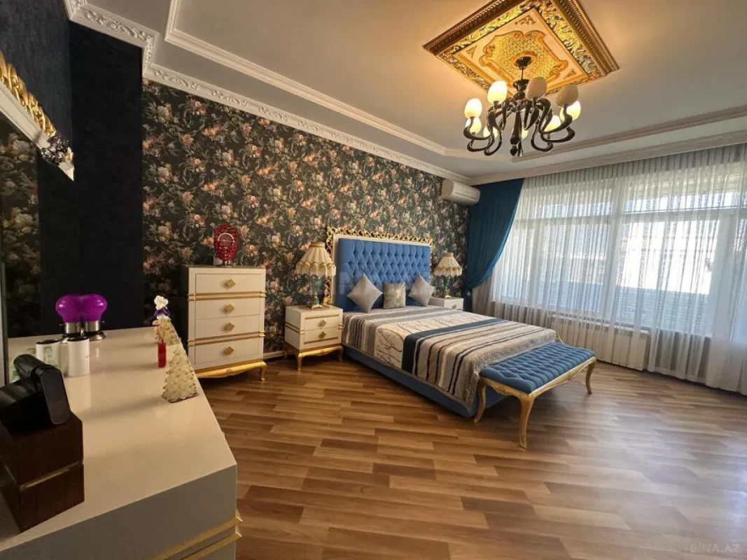 Satılır 8 otaqlı mənzil 365 m²