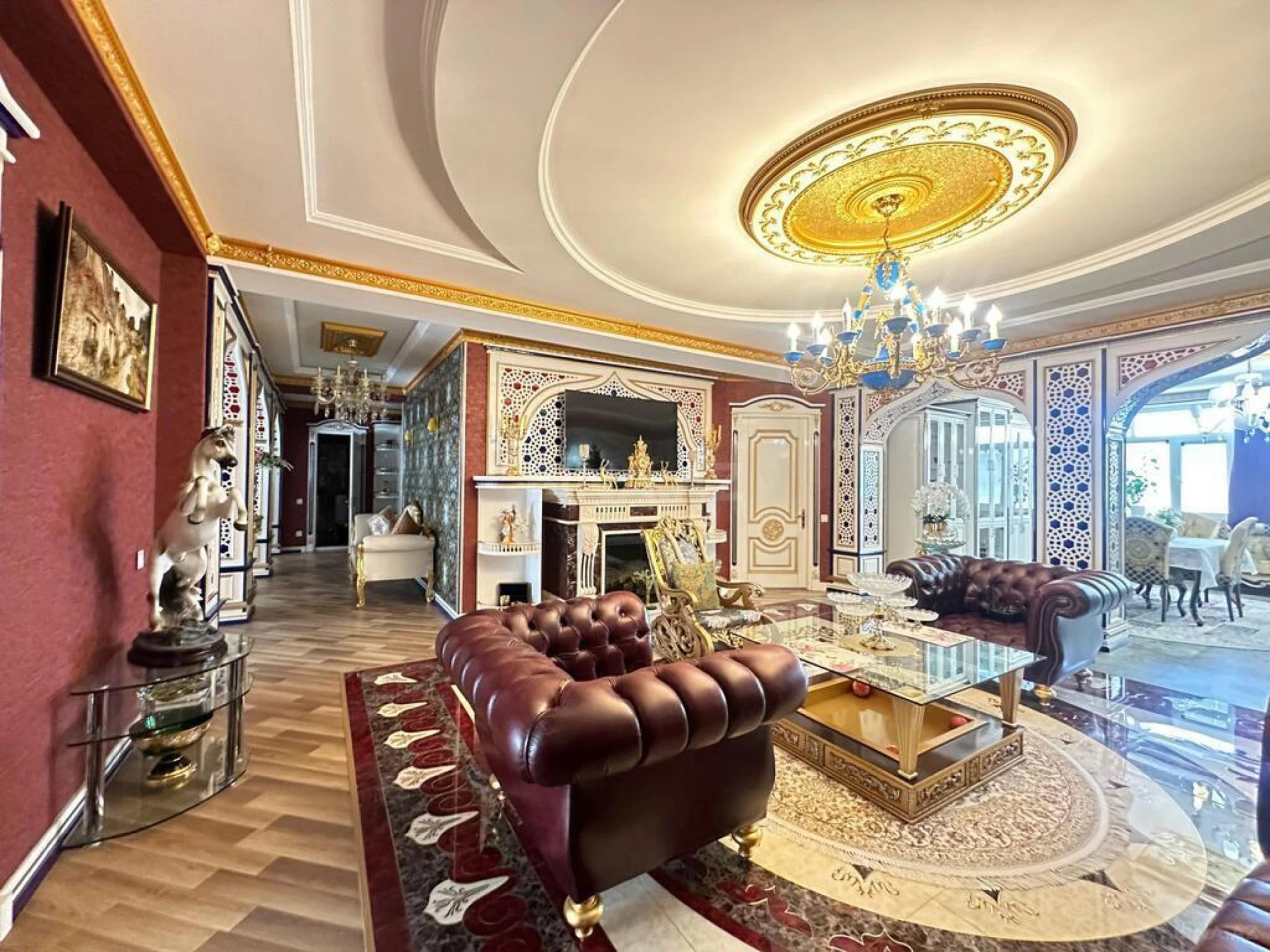 Satılır 8 otaqlı mənzil 365 m²