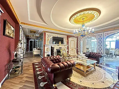Satılır 8 otaqlı mənzil 365 m²