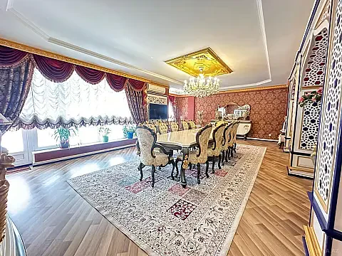 Satılır 8 otaqlı mənzil 365 m²