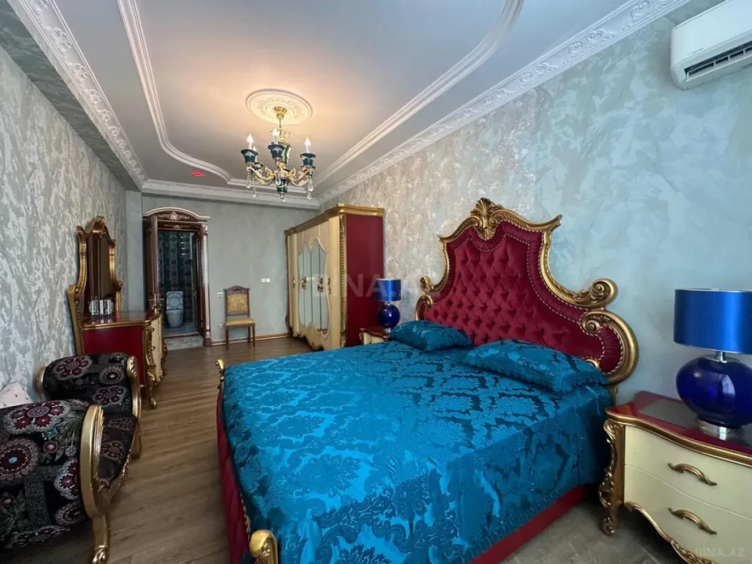 Satılır 8 otaqlı mənzil 365 m²