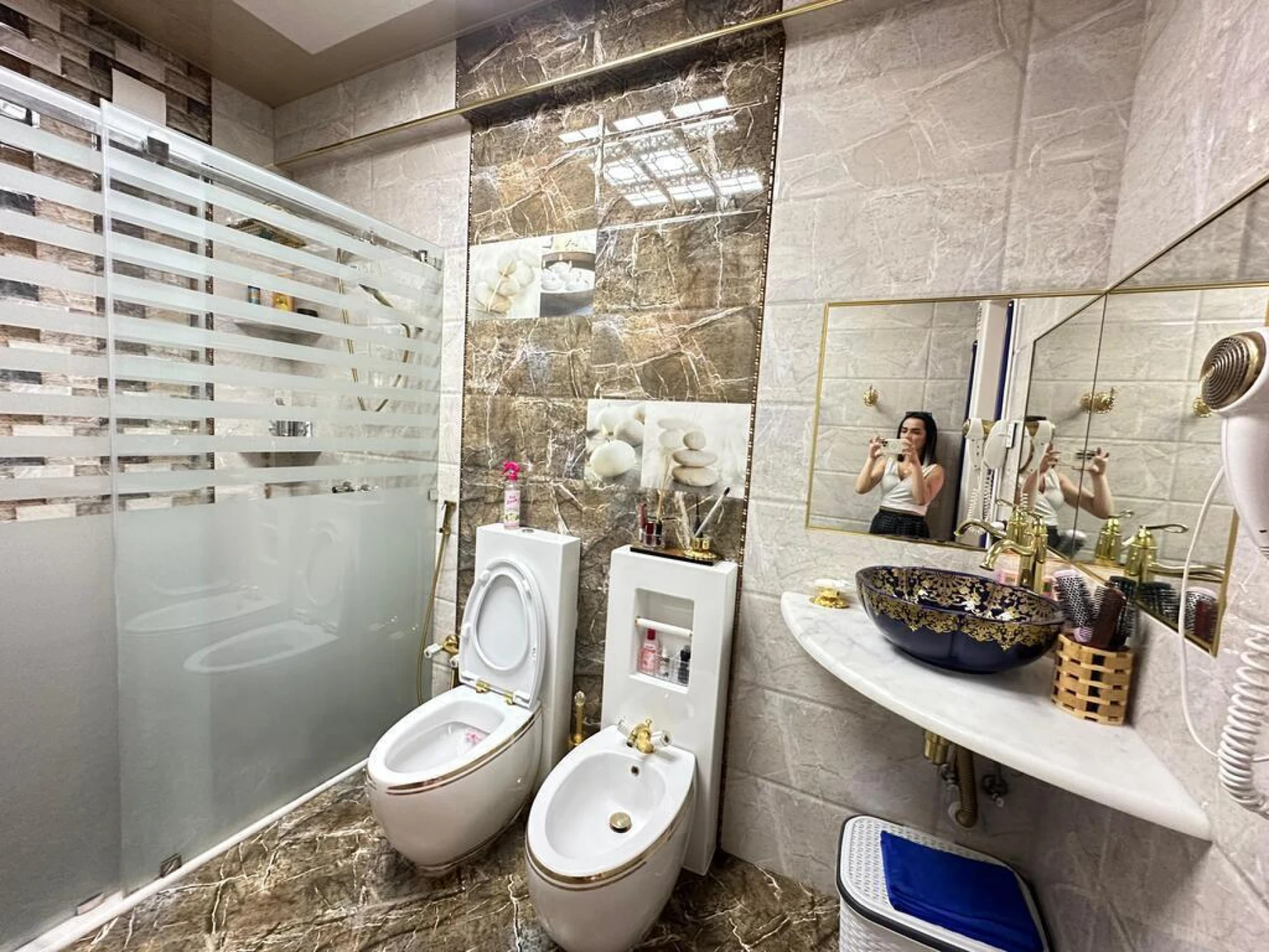 Satılır 8 otaqlı mənzil 365 m²