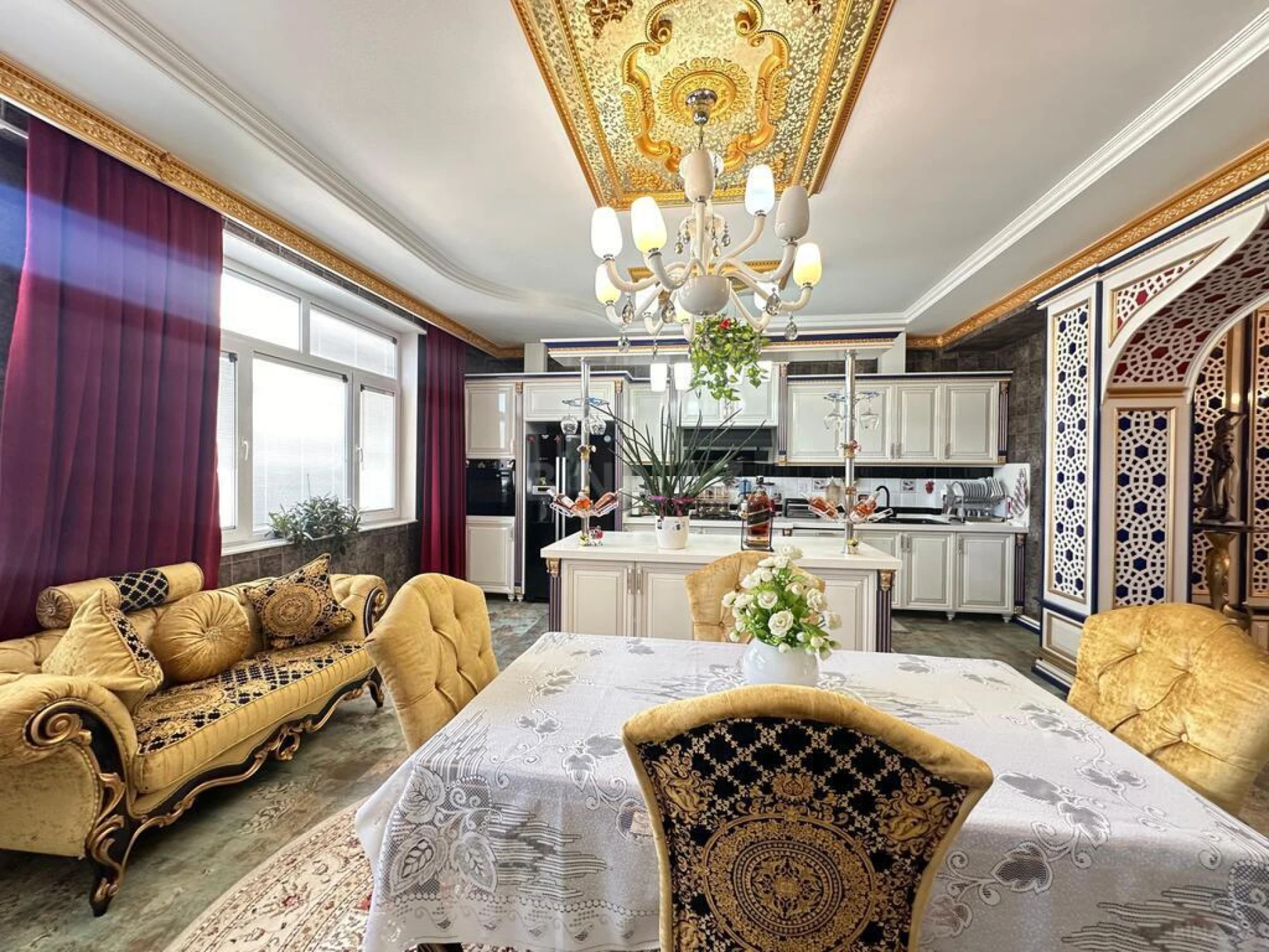 Satılır 8 otaqlı mənzil 365 m²