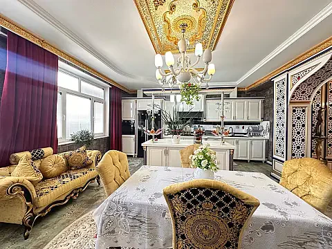 Satılır 8 otaqlı mənzil 365 m²