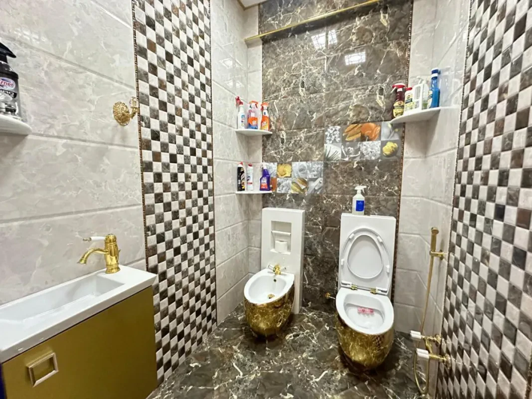 Satılır 8 otaqlı mənzil 365 m²