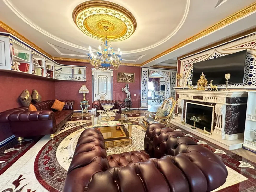 Satılır 8 otaqlı mənzil 365 m²