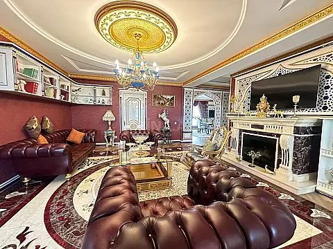 Satılır 8 otaqlı mənzil 365 m²