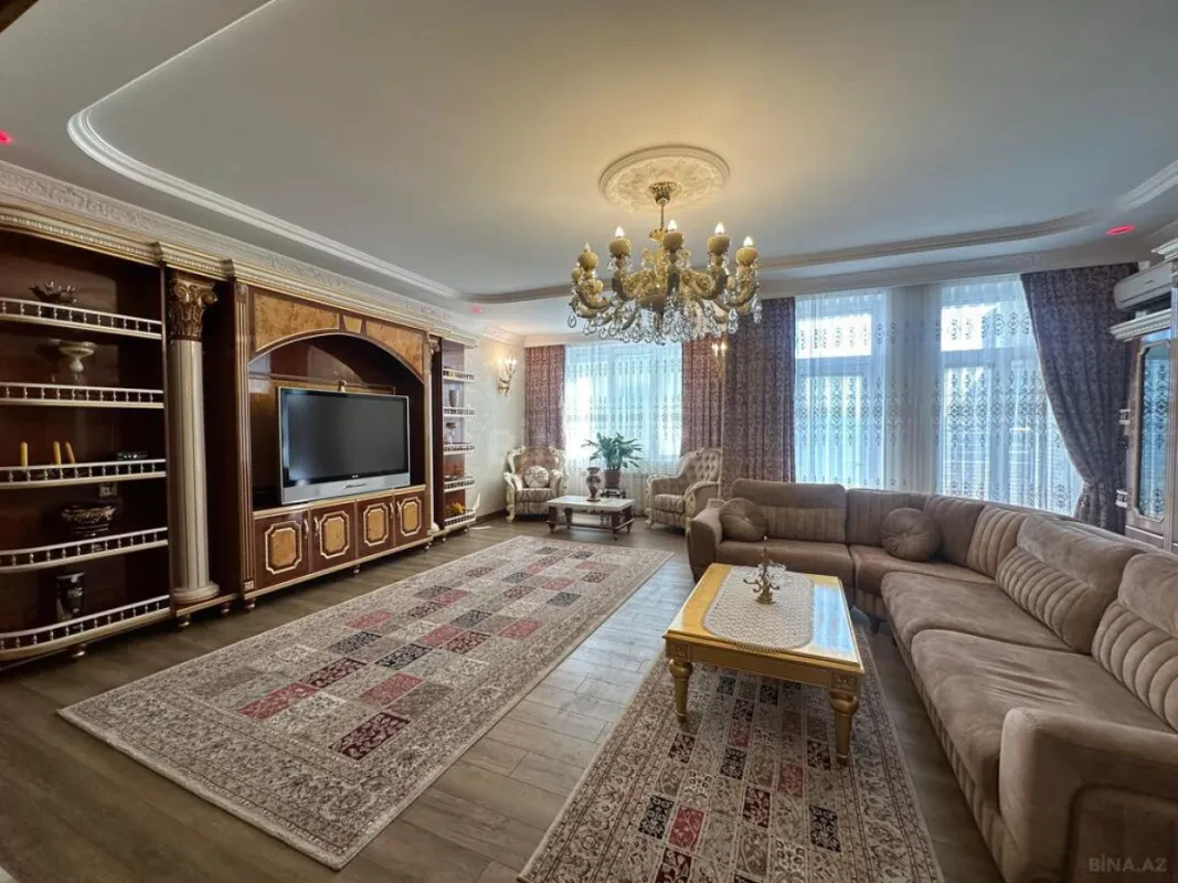 Satılır 8 otaqlı mənzil 365 m²