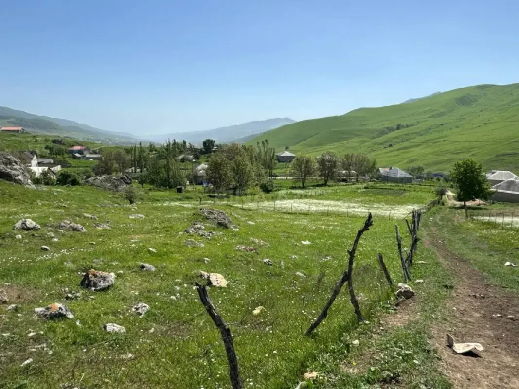 Satılır torpaq sahəsi 2 m²