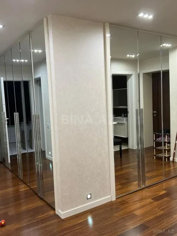 Kirayə verilir 2 otaqlı mənzil 113 m²