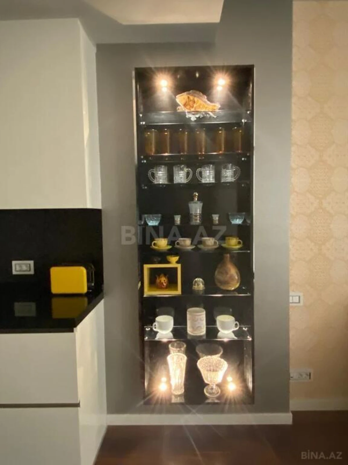Kirayə verilir 2 otaqlı mənzil 113 m²