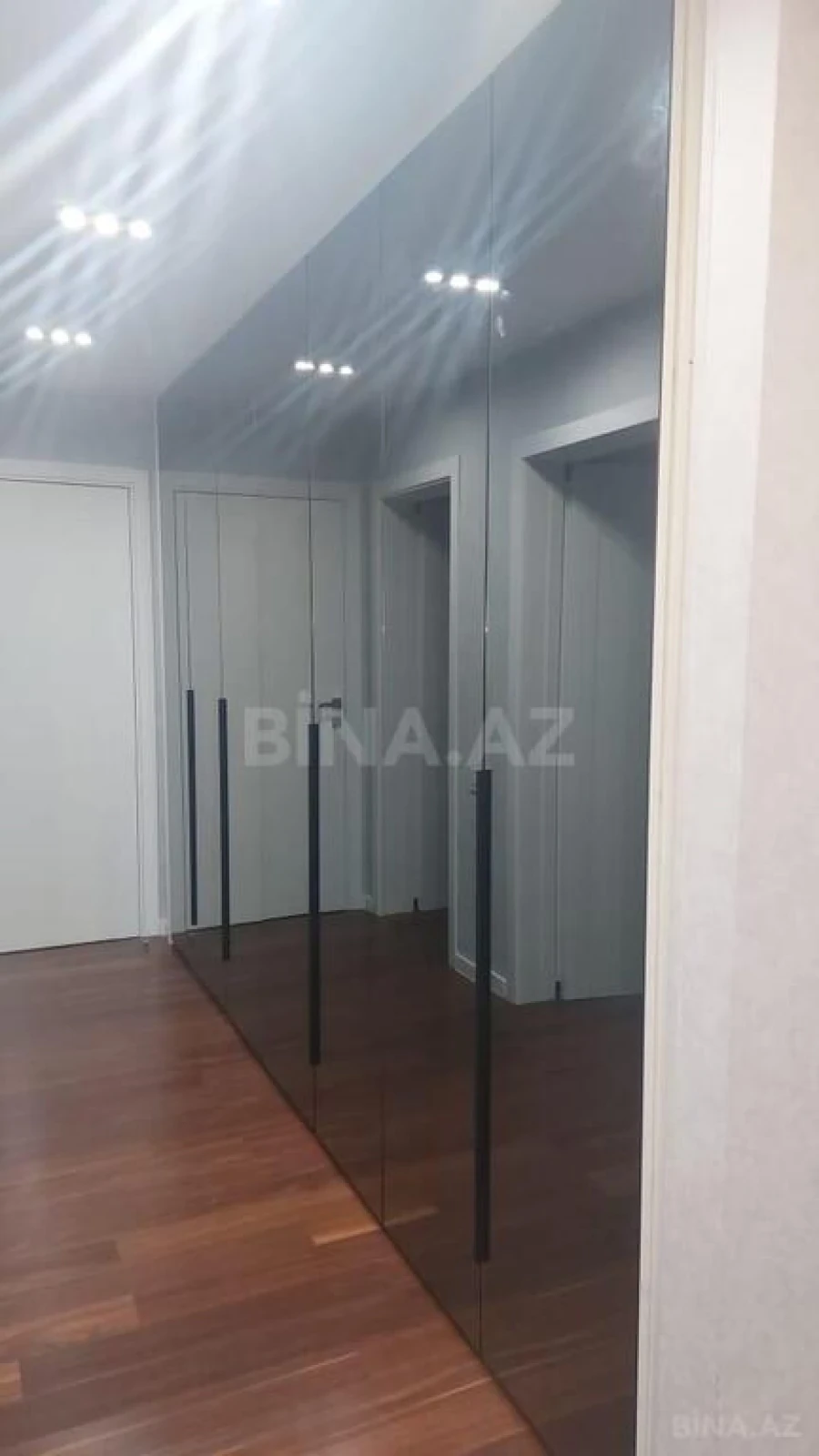 Kirayə verilir 2 otaqlı mənzil 113 m²