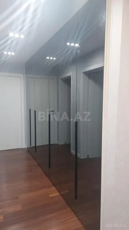 Kirayə verilir 2 otaqlı mənzil 113 m²