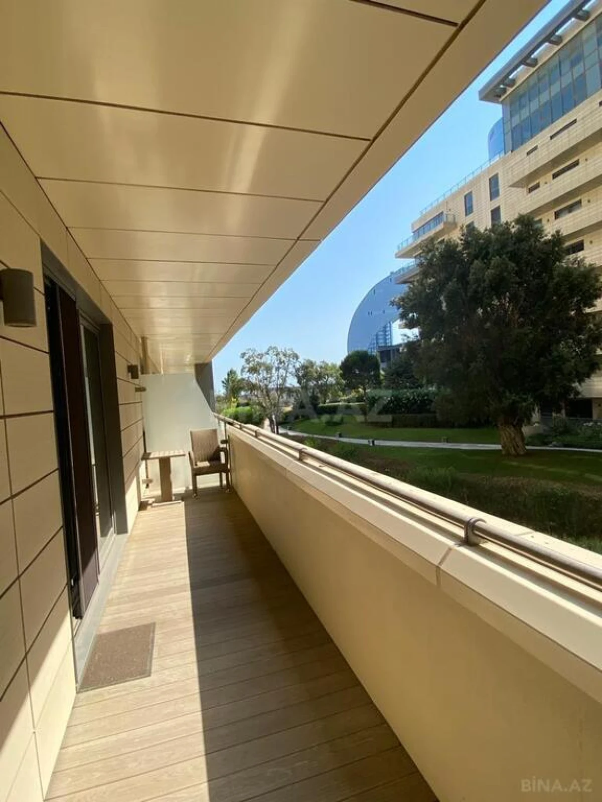 Kirayə verilir 2 otaqlı mənzil 113 m²