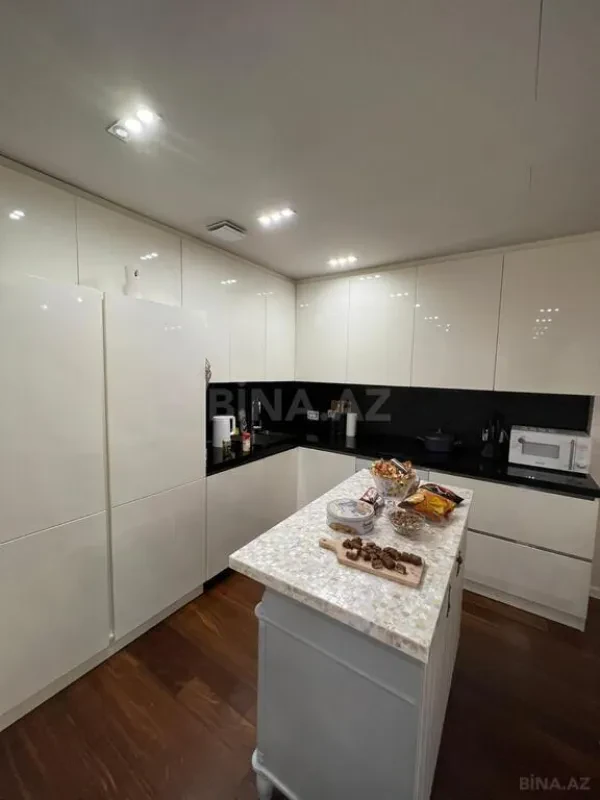 Kirayə verilir 2 otaqlı mənzil 113 m²