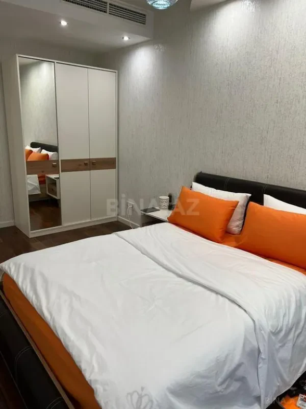 Kirayə verilir 2 otaqlı mənzil 113 m²