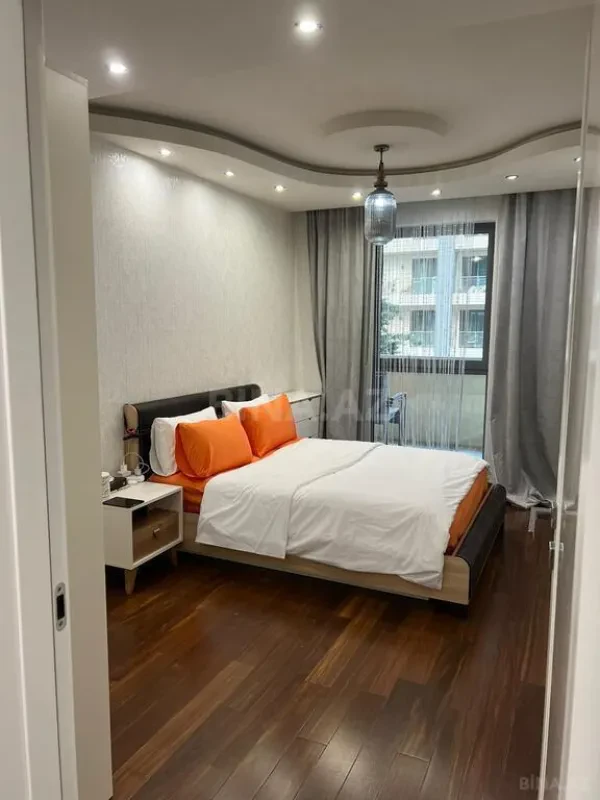 Kirayə verilir 2 otaqlı mənzil 113 m²