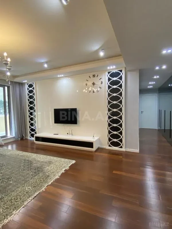 Kirayə verilir 2 otaqlı mənzil 113 m²