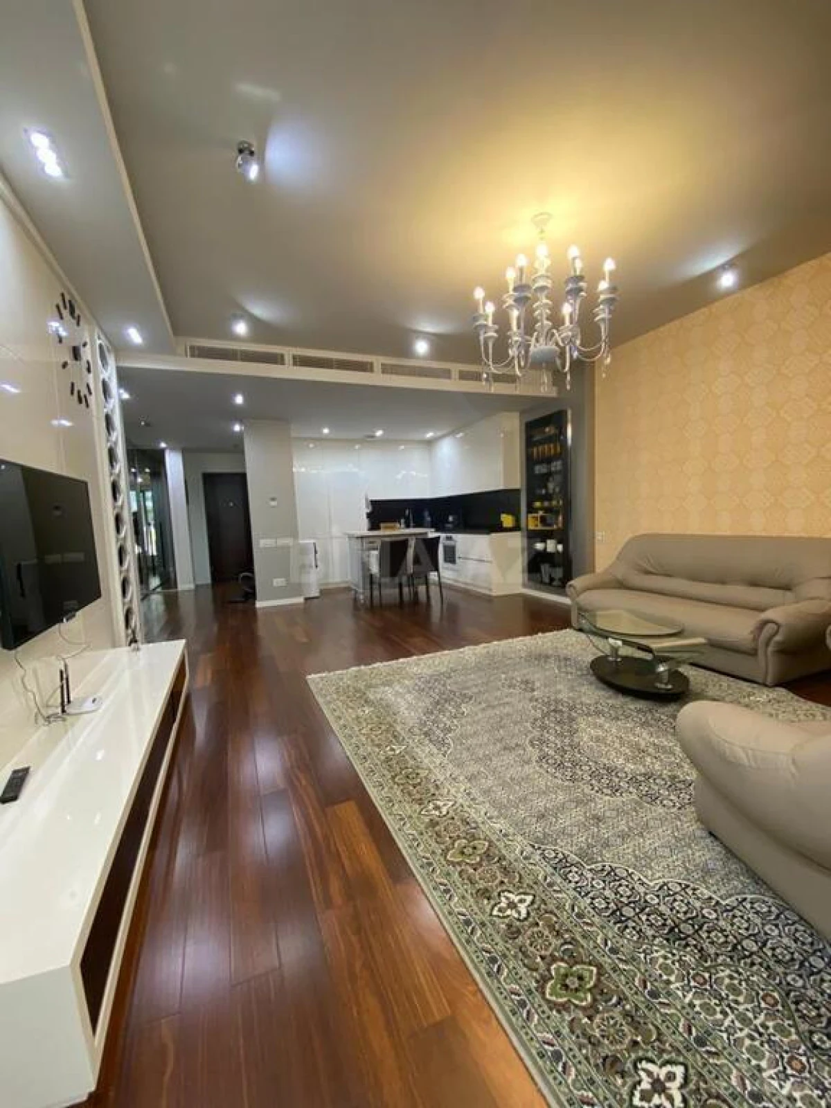 Kirayə verilir 2 otaqlı mənzil 113 m²