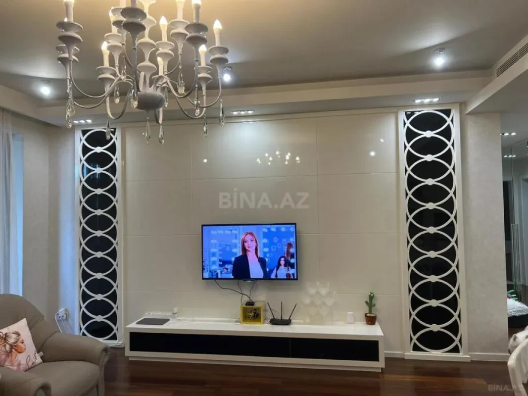 Kirayə verilir 2 otaqlı mənzil 113 m²