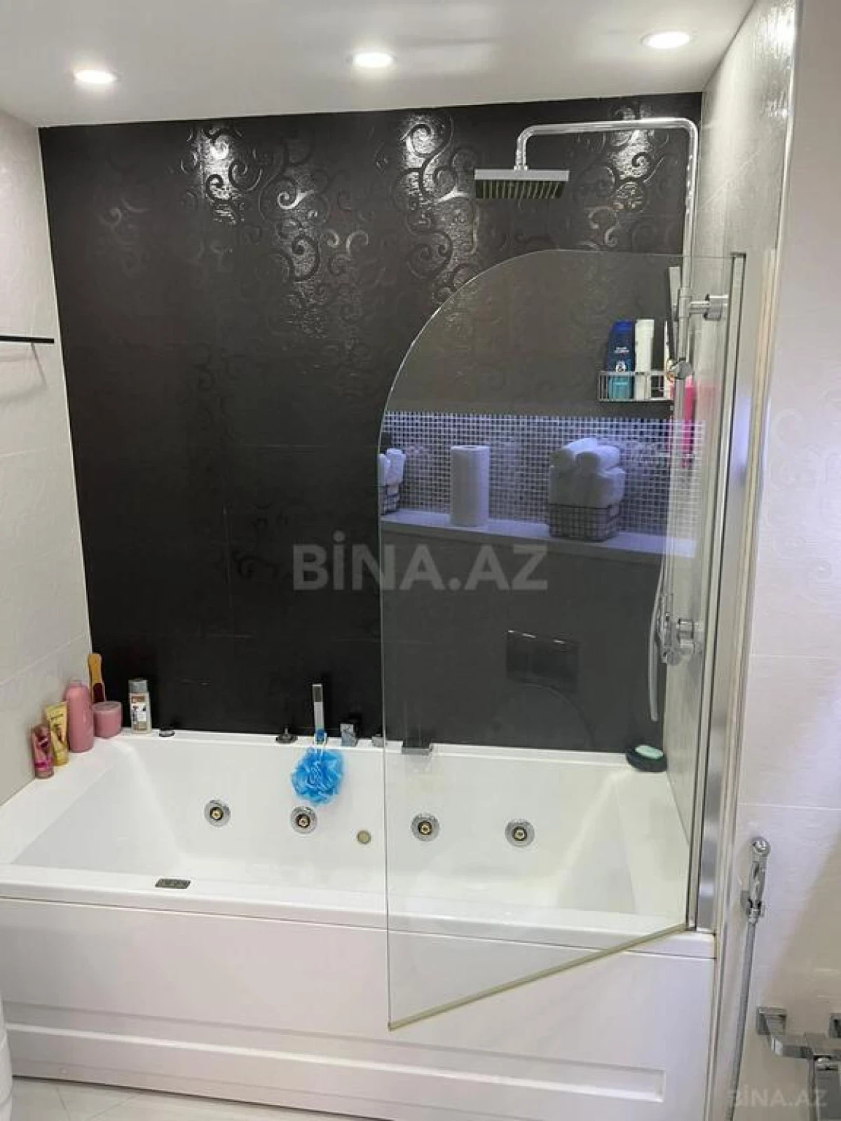 Kirayə verilir 2 otaqlı mənzil 113 m²