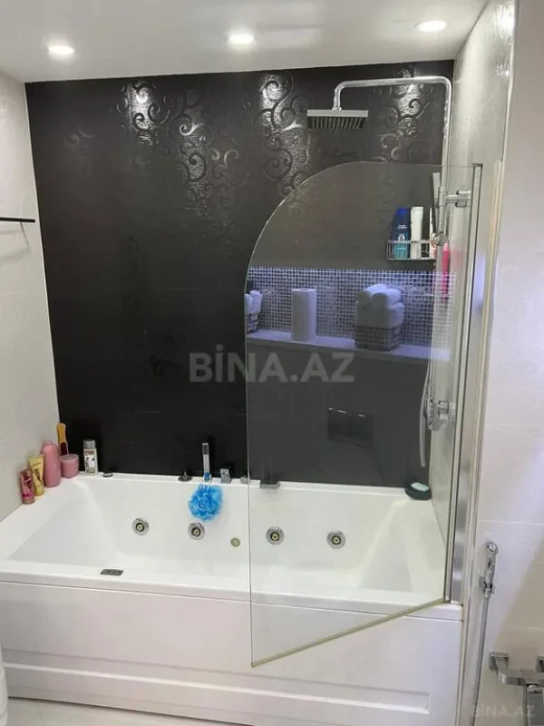 Kirayə verilir 2 otaqlı mənzil 113 m²