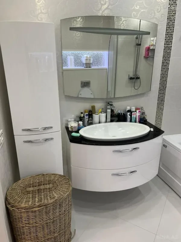 Kirayə verilir 2 otaqlı mənzil 113 m²