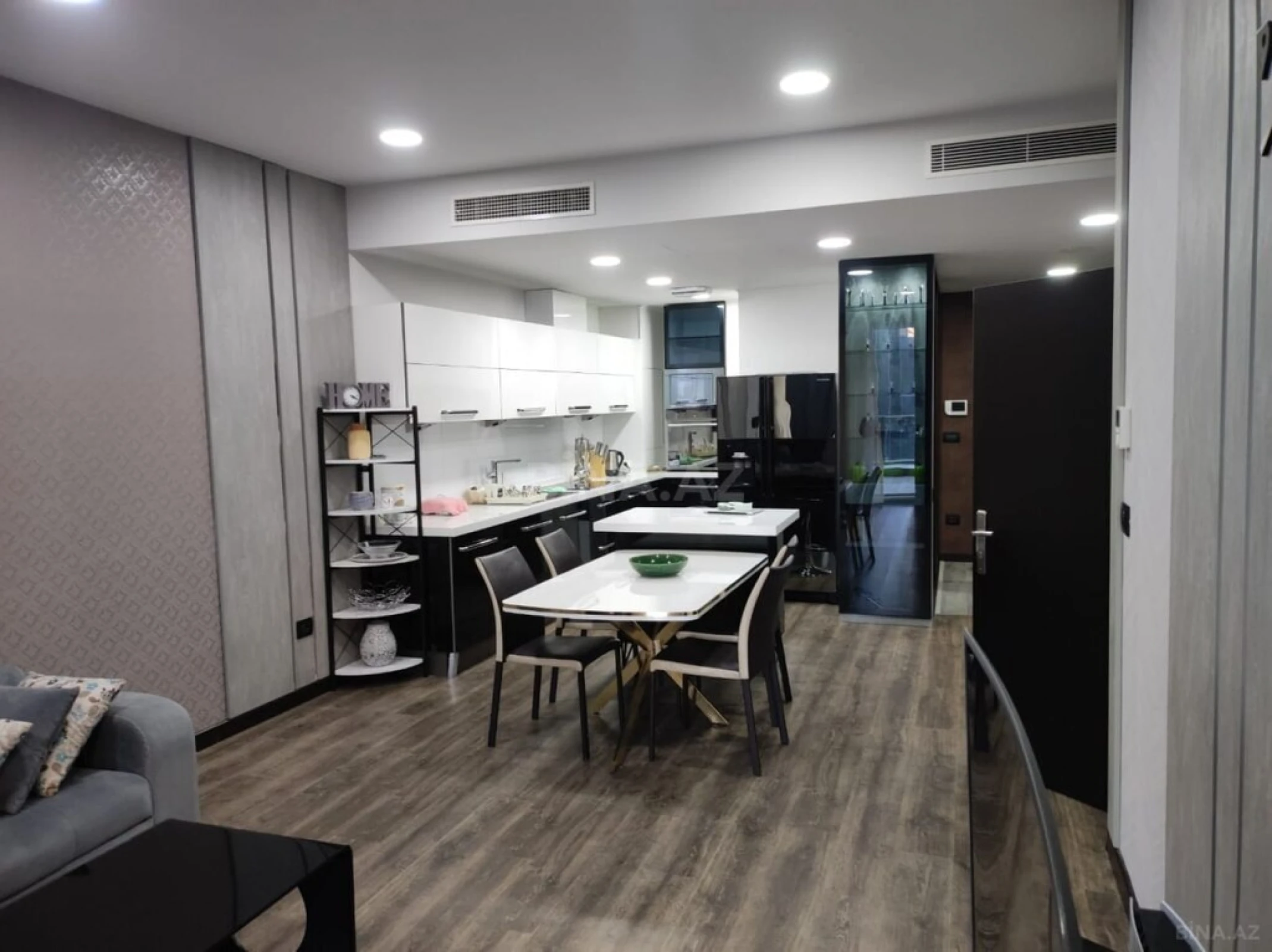Kirayə verilir 3 otaqlı mənzil 124 m²