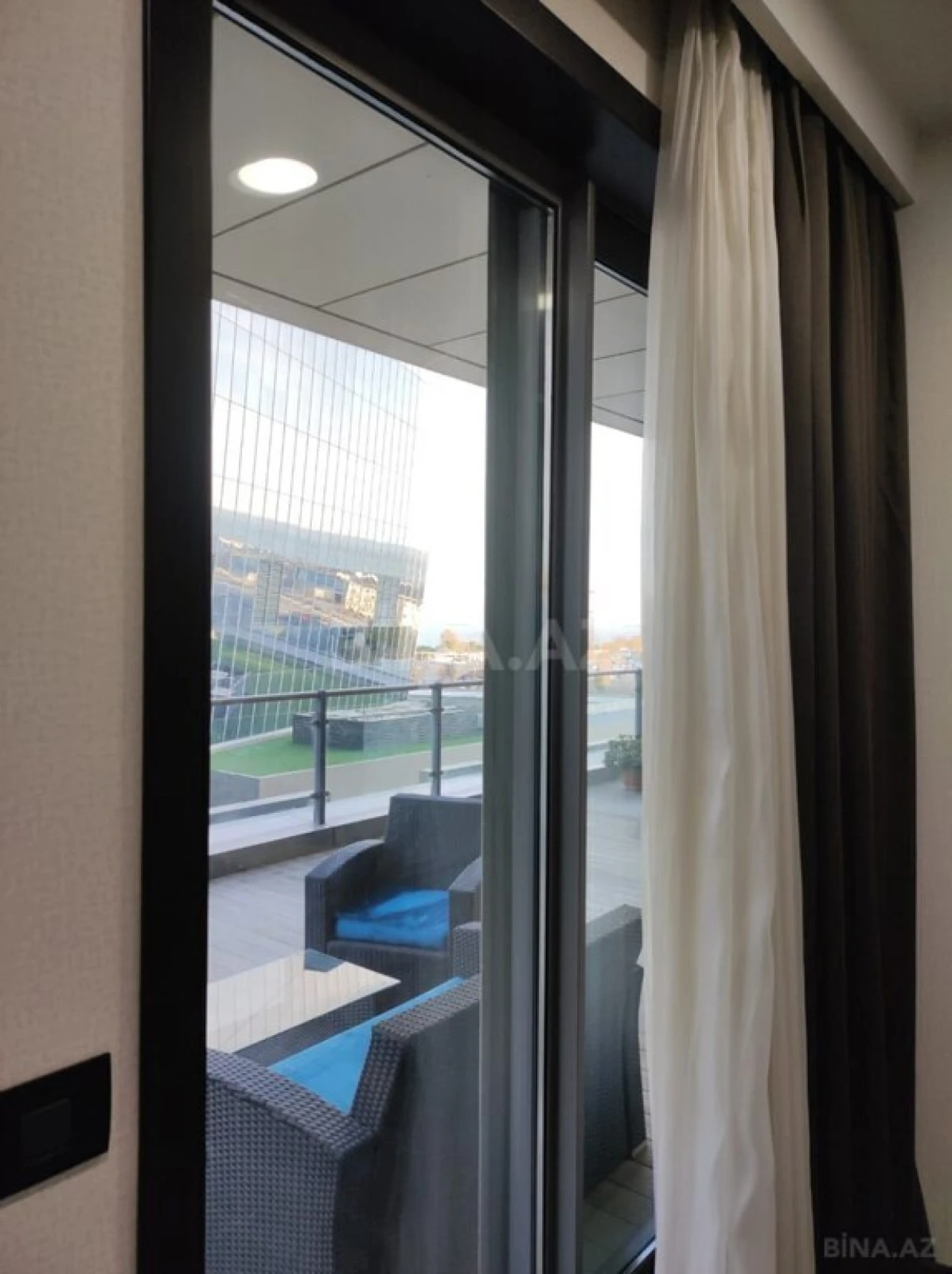 Kirayə verilir 3 otaqlı mənzil 124 m²