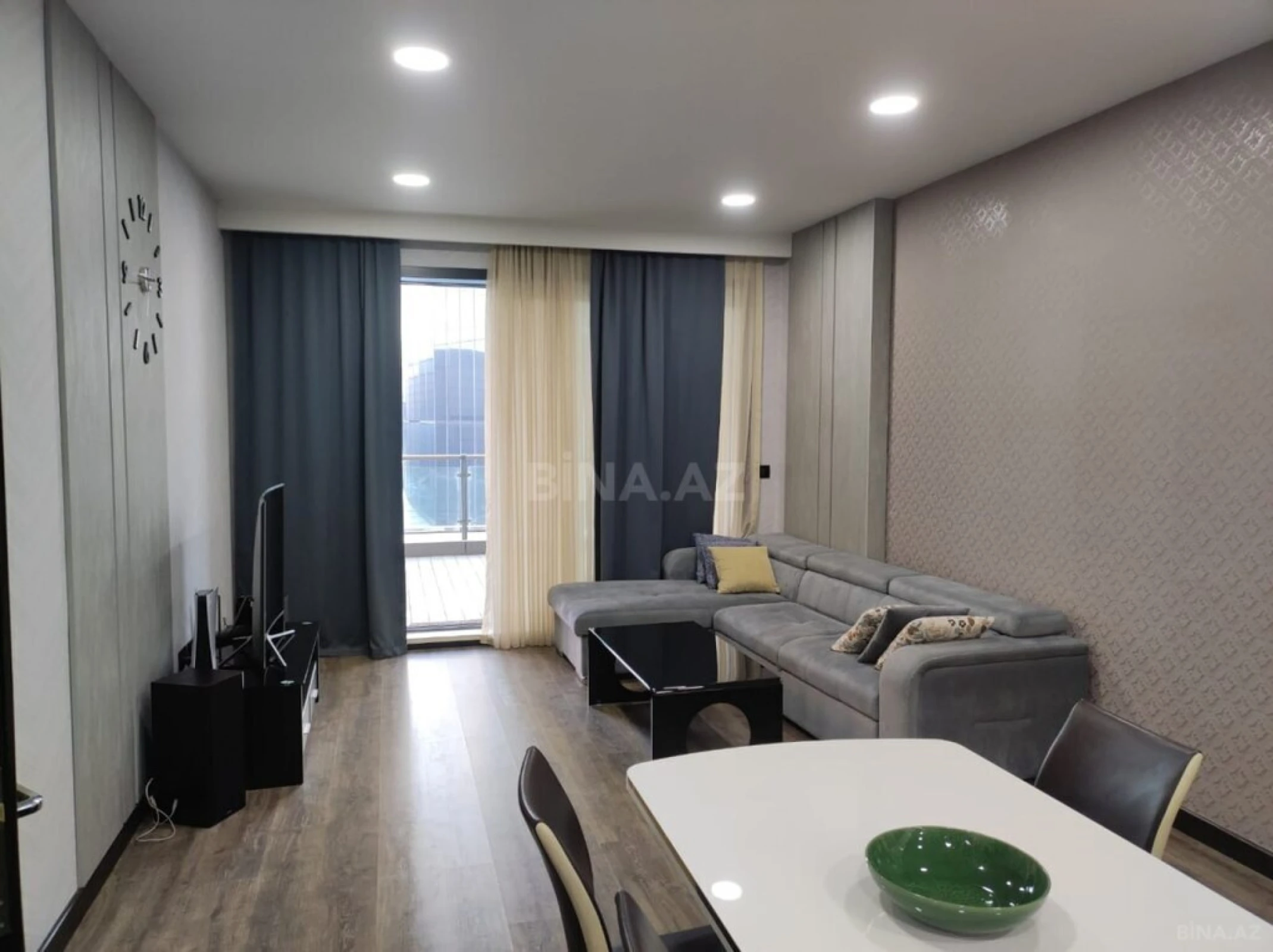 Kirayə verilir 3 otaqlı mənzil 124 m²