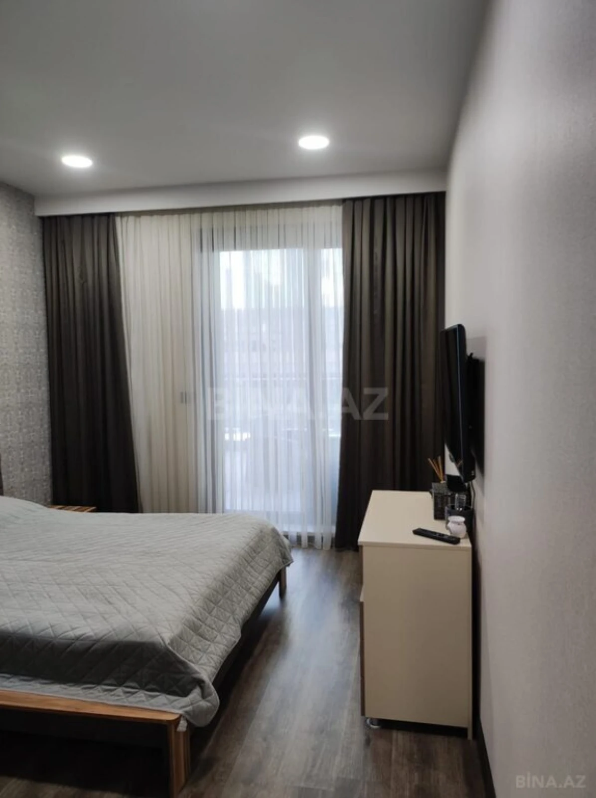 Kirayə verilir 3 otaqlı mənzil 124 m²