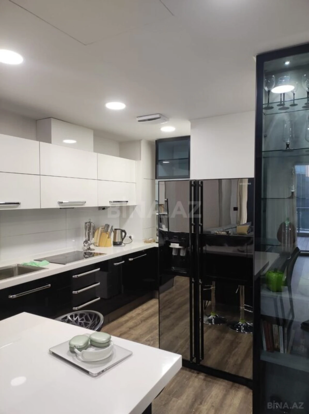 Kirayə verilir 3 otaqlı mənzil 124 m²