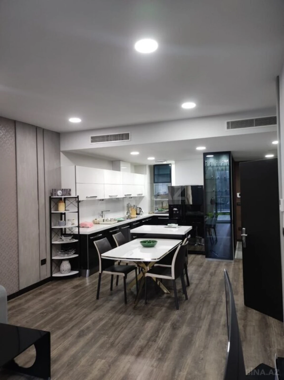 Kirayə verilir 3 otaqlı mənzil 124 m²