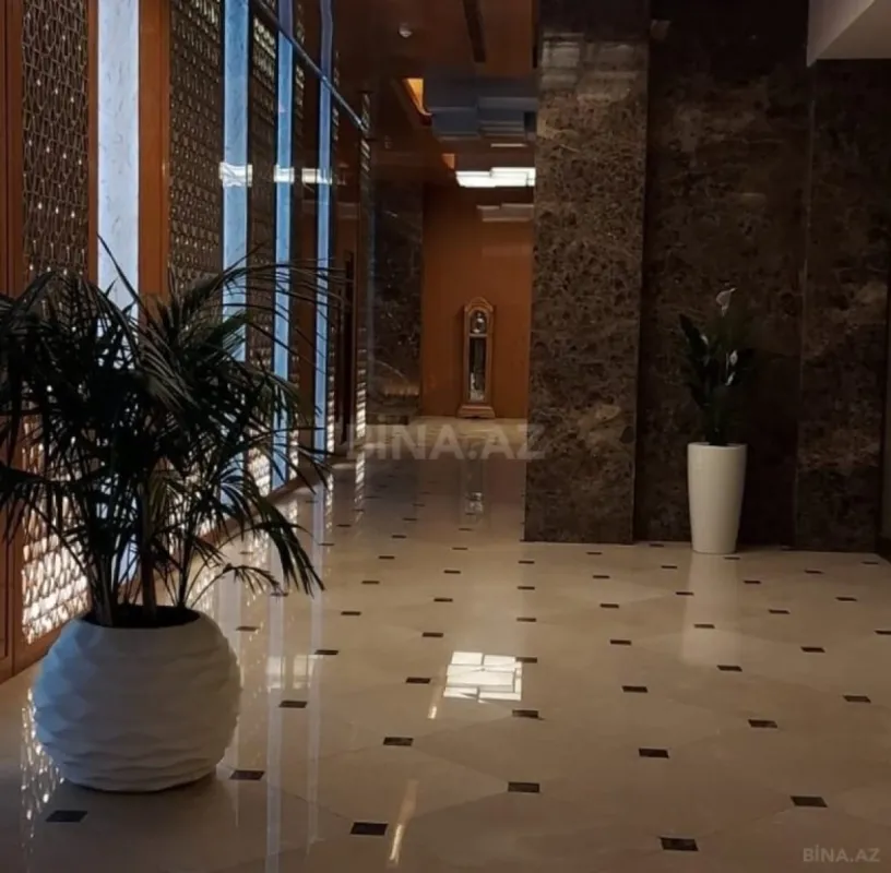 Satılır 3 otaqlı mənzil 163.5 m²