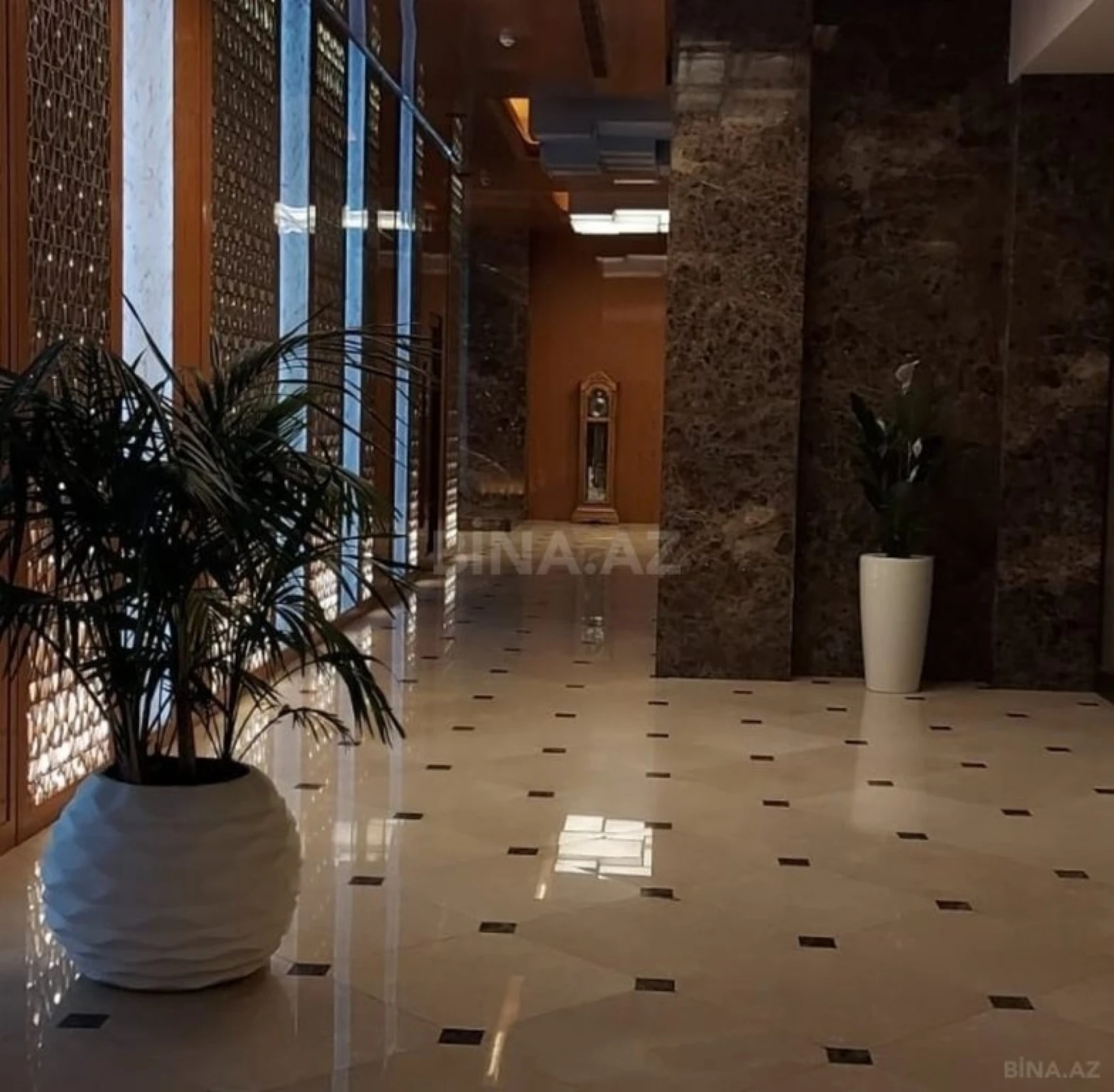 Satılır 4 otaqlı mənzil 164 m²