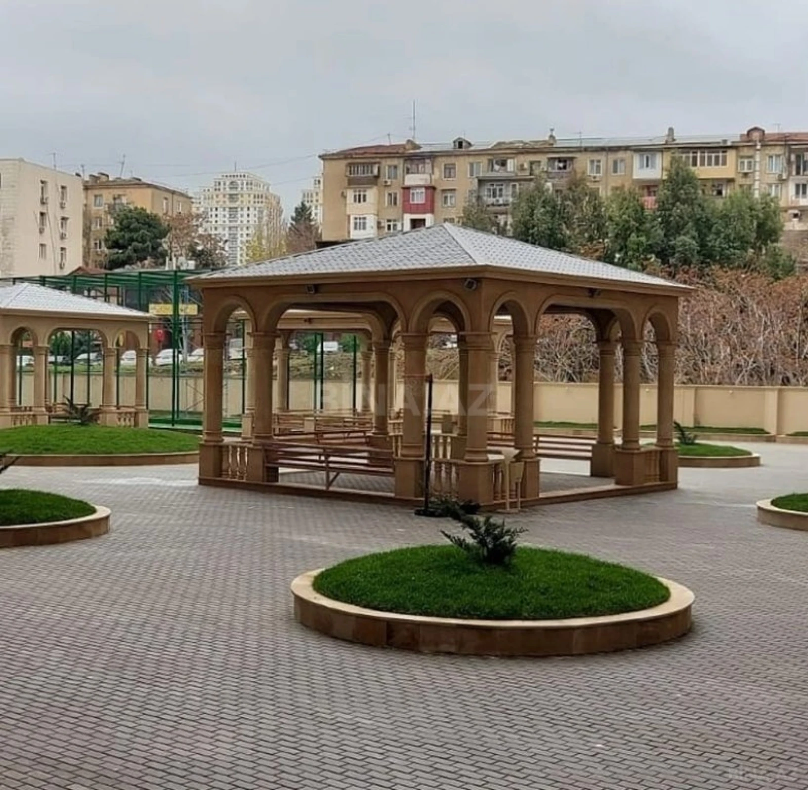 Satılır 4 otaqlı mənzil 164 m²