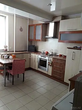 Kirayə verilir 4 otaqlı mənzil 100 m²