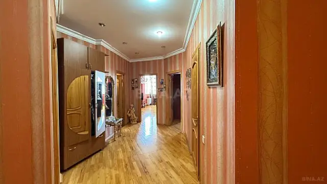 Satılır 4 otaqlı mənzil 140 m²