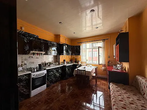 Satılır 4 otaqlı mənzil 140 m²