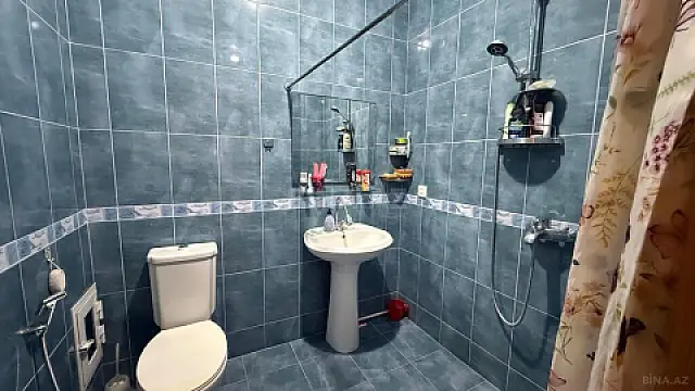 Satılır 4 otaqlı mənzil 140 m²