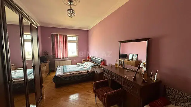 Satılır 4 otaqlı mənzil 140 m²