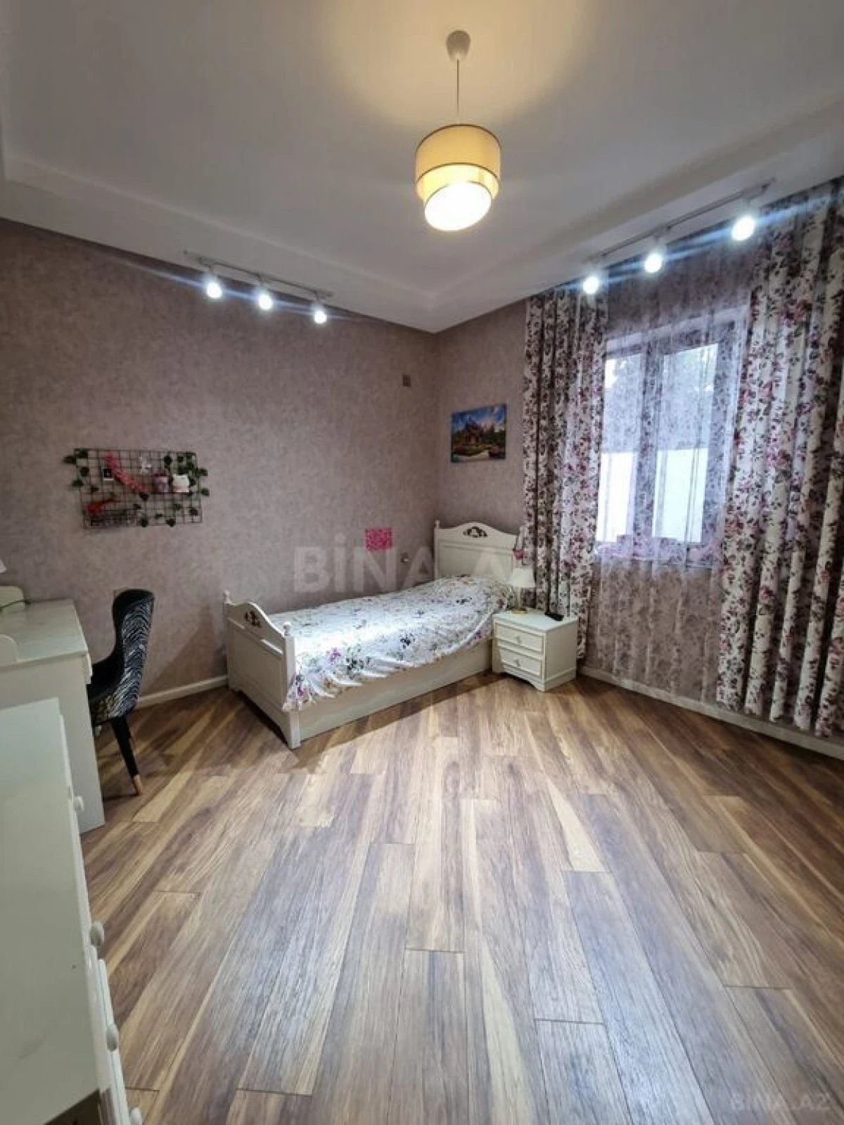 Satılır 5 otaqlı həyət evi 230 m²