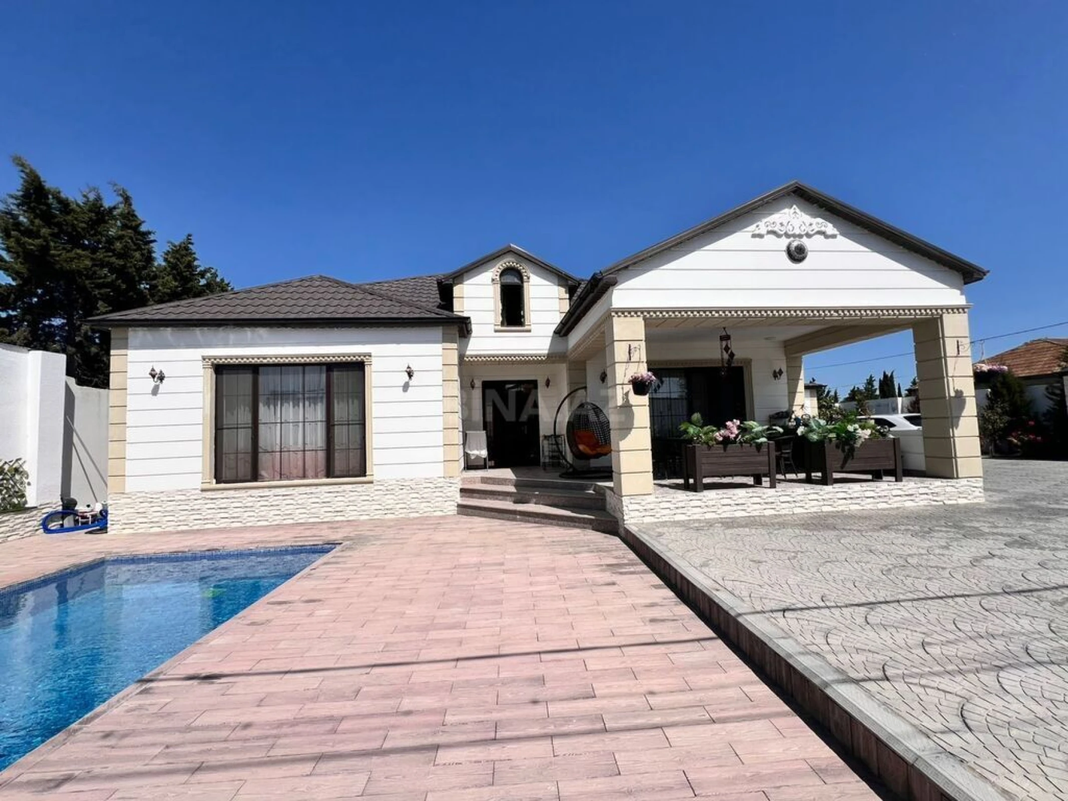 Satılır 5 otaqlı həyət evi 230 m²