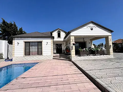 Satılır 5 otaqlı həyət evi 230 m²